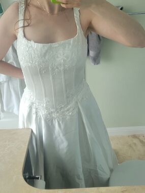 White Lace Embroidered Wedding Dress